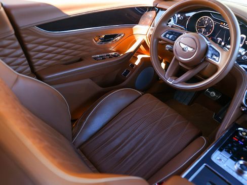 Used 2021 Bentley Flying Spur W12 image 22