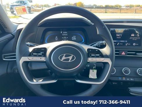 New 2025 Hyundai Elantra SE image 22