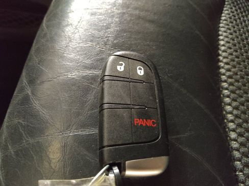 Used 2020 Dodge Journey Crossroad FWD image 32