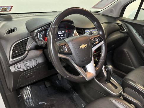 Used 2019 Chevrolet Trax LT w/ LT Convenience Package image 24