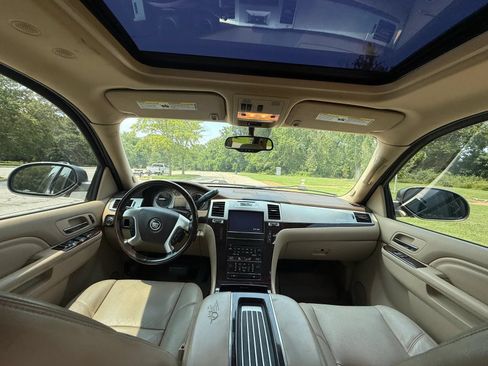 Used 2013 Cadillac Escalade ESV Luxury AWD/4WD image 14