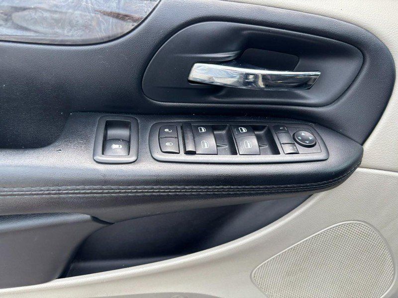 Used 2015 Dodge Grand Caravan SXT FWD image 9