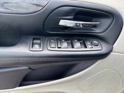 Used 2015 Dodge Grand Caravan SXT FWD image 9