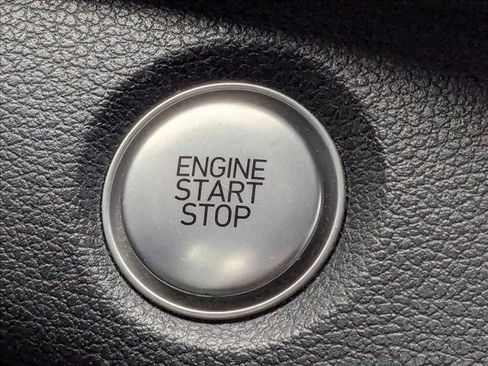 Used 2019 Hyundai Santa Fe SEL image 14