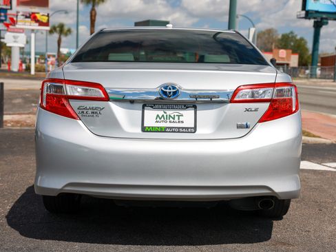 Used 2014 Toyota Camry Hybrid image 12