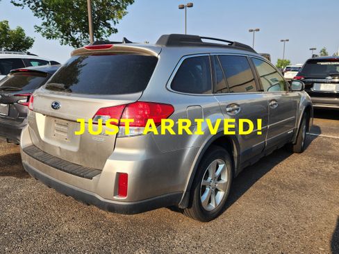 Used 2014 Subaru Outback 2.5i Limited w/ Moonroof Package AWD/4WD image 3