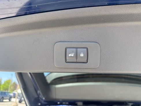 Used 2025 Nissan Murano SV AWD/4WD image 13