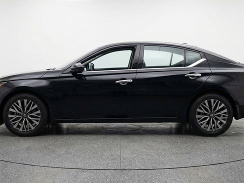 Used 2025 Nissan Altima 2.5 SV FWD image 4