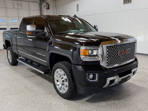 Used 2016 GMC Sierra 2500 Denali w/ Suspension Package, Off-Road image 6