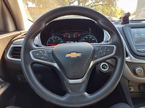 Used 2018 Chevrolet Equinox LS FWD image 19