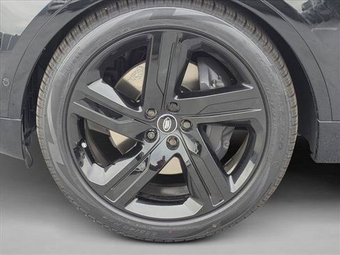 New 2026 Land Rover Discovery Limited Edition image 10