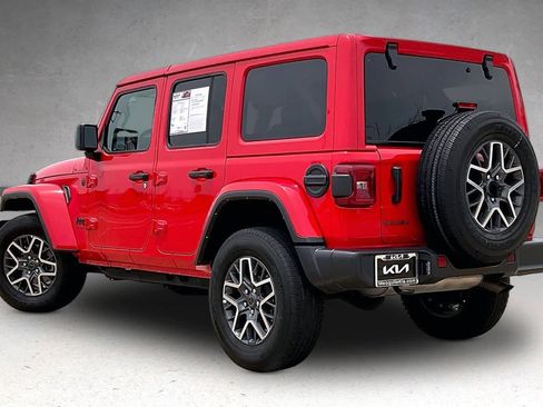 Used 2025 Jeep Wrangler Unlimited Sahara AWD/4WD image 4