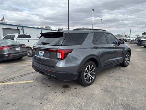 Used 2025 Ford Explorer ST-Line image 5