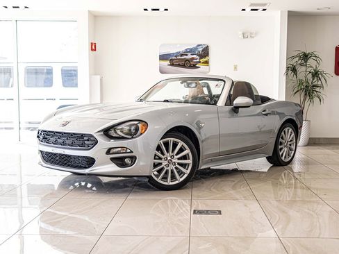 Used 2018 FIAT 124 Spider Lusso w/ Convenience Group RWD image 1