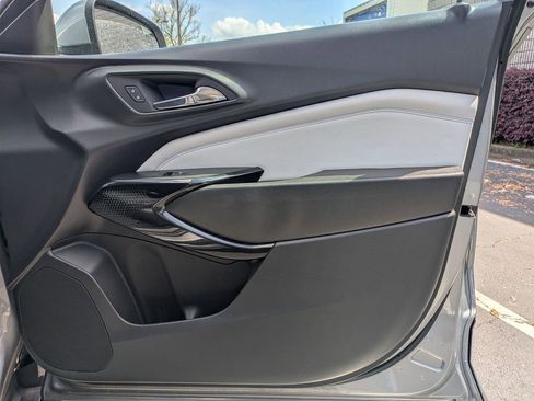 Used 2025 Chevrolet Trax LT w/ LT Convenience Package image 31