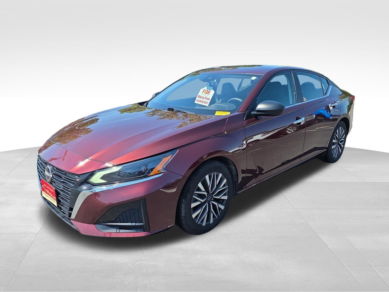 Used 2024 Nissan Altima 2.5 SV FWD image 1