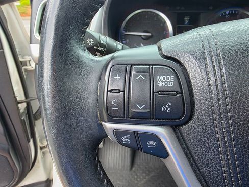 Used 2016 Toyota Highlander Limited Platinum FWD image 25