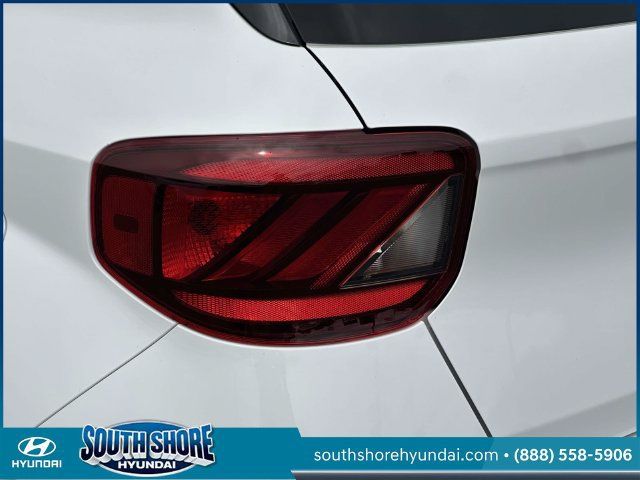 Certified 2025 Hyundai Venue SE FWD image 12