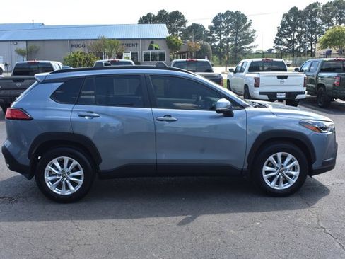 Used 2024 Toyota Corolla Cross LE FWD image 4