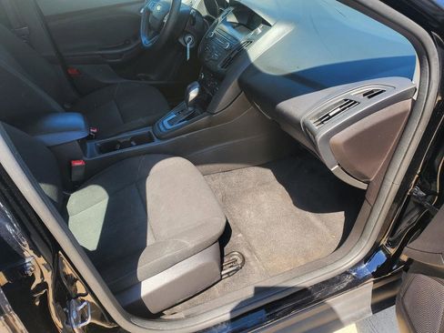 Used 2018 Ford Focus SE image 5