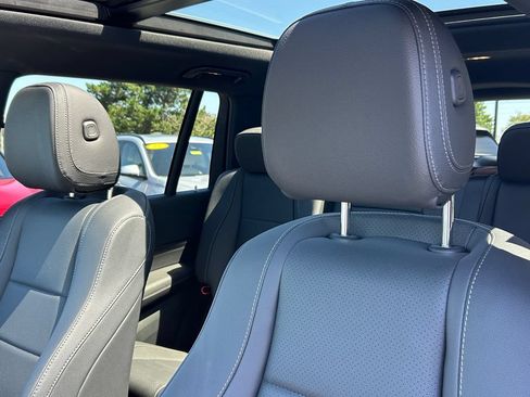 Used 2025 Mercedes-Benz GLS 450 4MATIC image 14