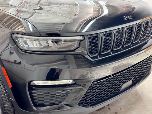 New 2025 Jeep Grand Cherokee Limited w/ Black Appearance Package image 12