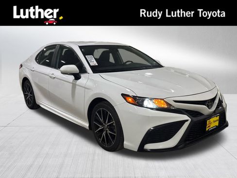Used 2024 Toyota Camry SE FWD image 1