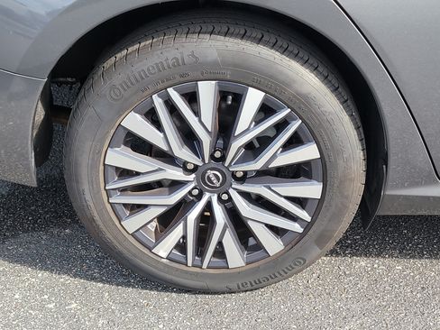Used 2025 Nissan Altima 2.5 SV FWD image 9