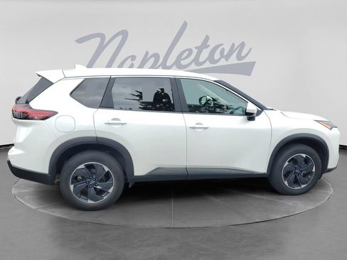 Used 2025 Nissan Rogue SV FWD image 4