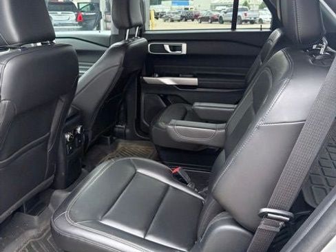 Used 2022 Ford Explorer XLT w/ Equipment Group 202A AWD/4WD image 8