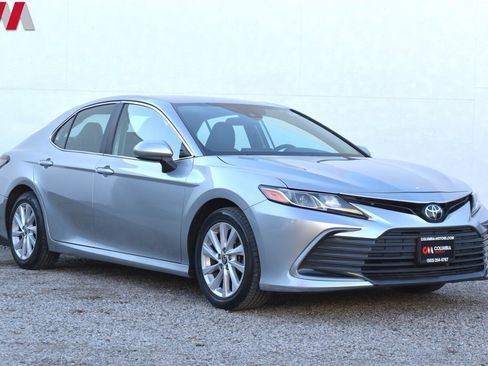 Used 2022 Toyota Camry LE image 1