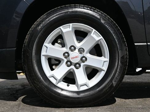 Used 2016 GMC Acadia SLE image 7