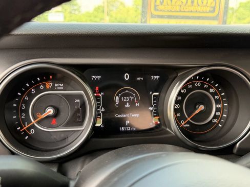 Used 2023 Jeep Gladiator Sport AWD/4WD image 16