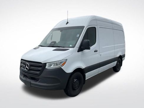 Used 2025 Mercedes-Benz Sprinter 2500 image 3