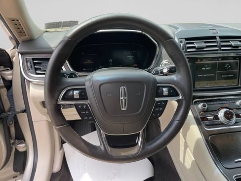 Used 2017 Lincoln Continental Premiere AWD/4WD image 25