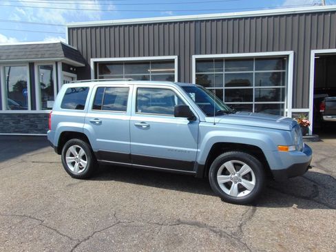 Used 2014 Jeep Patriot Sport w/ Power Value Group AWD/4WD image 1