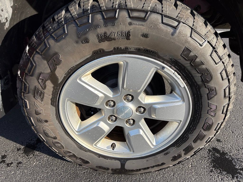 Used 2012 Jeep Liberty Sport AWD/4WD image 12