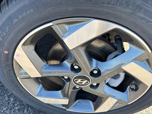 New 2024 Hyundai Venue Limited image 31