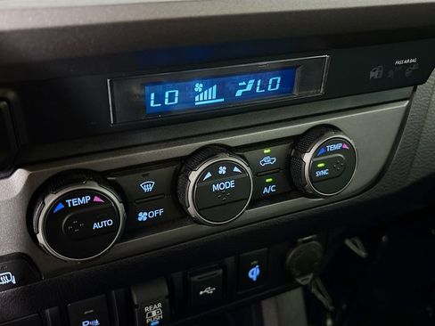 Used 2023 Toyota Tacoma TRD Off-Road w/ Technology Package AWD/4WD image 19