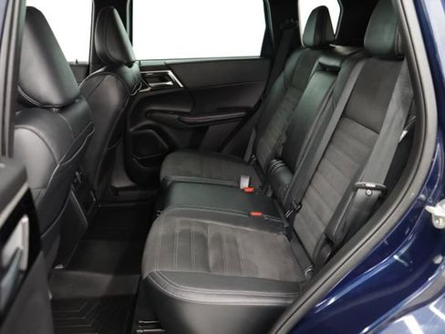 Used 2023 Mitsubishi Outlander SE image 56