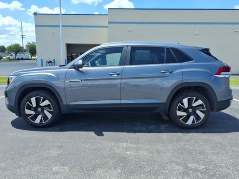 Used 2024 Volkswagen Atlas Cross Sport SE AWD/4WD image 4