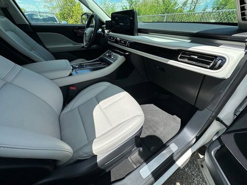 New 2026 Lincoln Aviator AWD image 21
