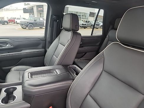 Used 2023 GMC Yukon SLT image 8