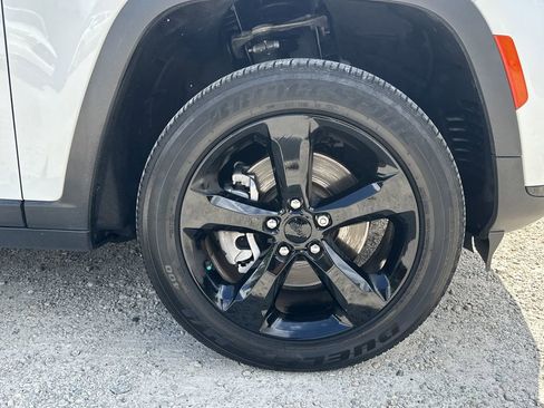 Used 2022 Jeep Grand Cherokee L Laredo image 13