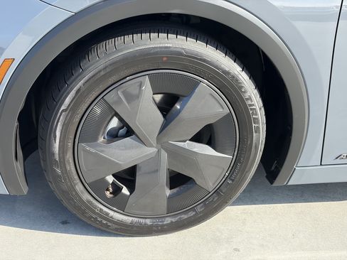 Certified 2025 Toyota Prius LE AWD/4WD image 8