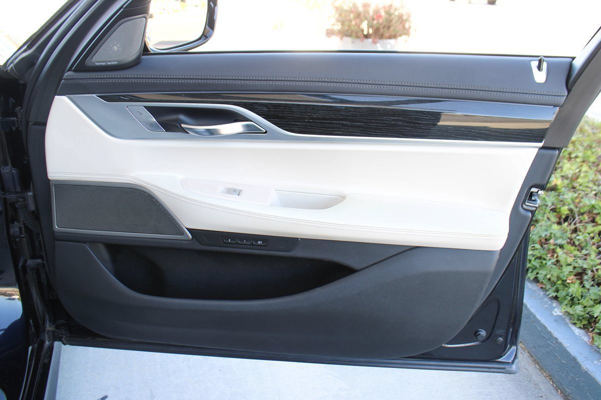Used 2019 BMW 750i RWD image 40