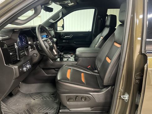 Certified 2023 GMC Sierra 1500 AT4 w/ Technology Package AWD/4WD image 13