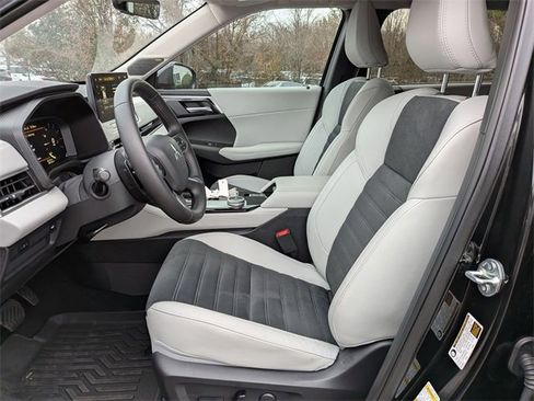 New 2025 Mitsubishi Outlander SE image 14