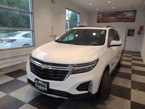 Used 2024 Chevrolet Equinox LT AWD/4WD image 2