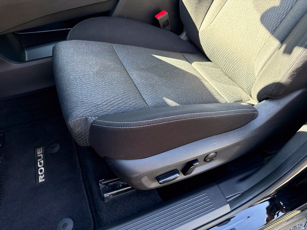 Used 2025 Nissan Rogue SV FWD image 16